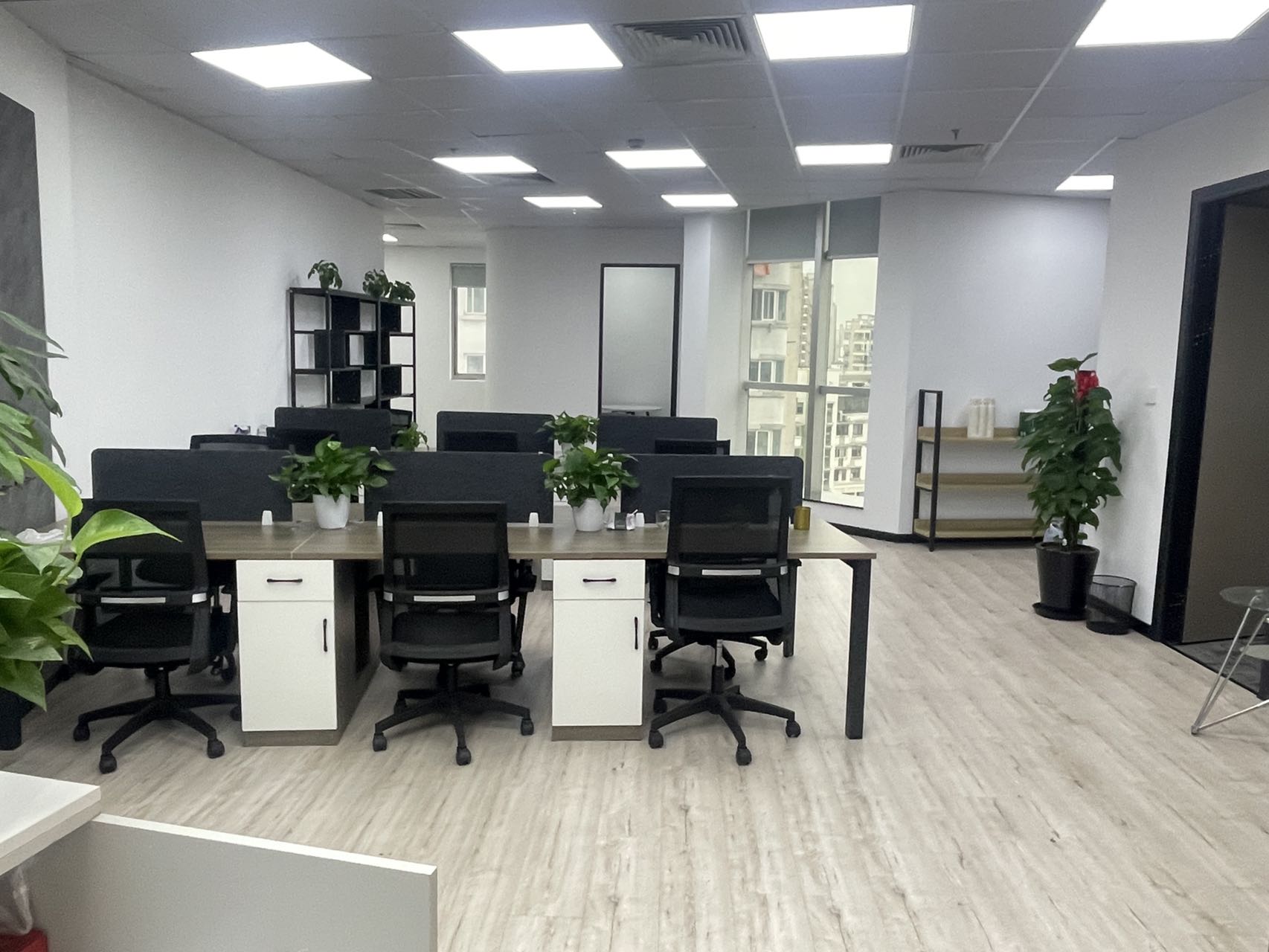 亨通国际大厦出租180平精装修带家具拎包入住